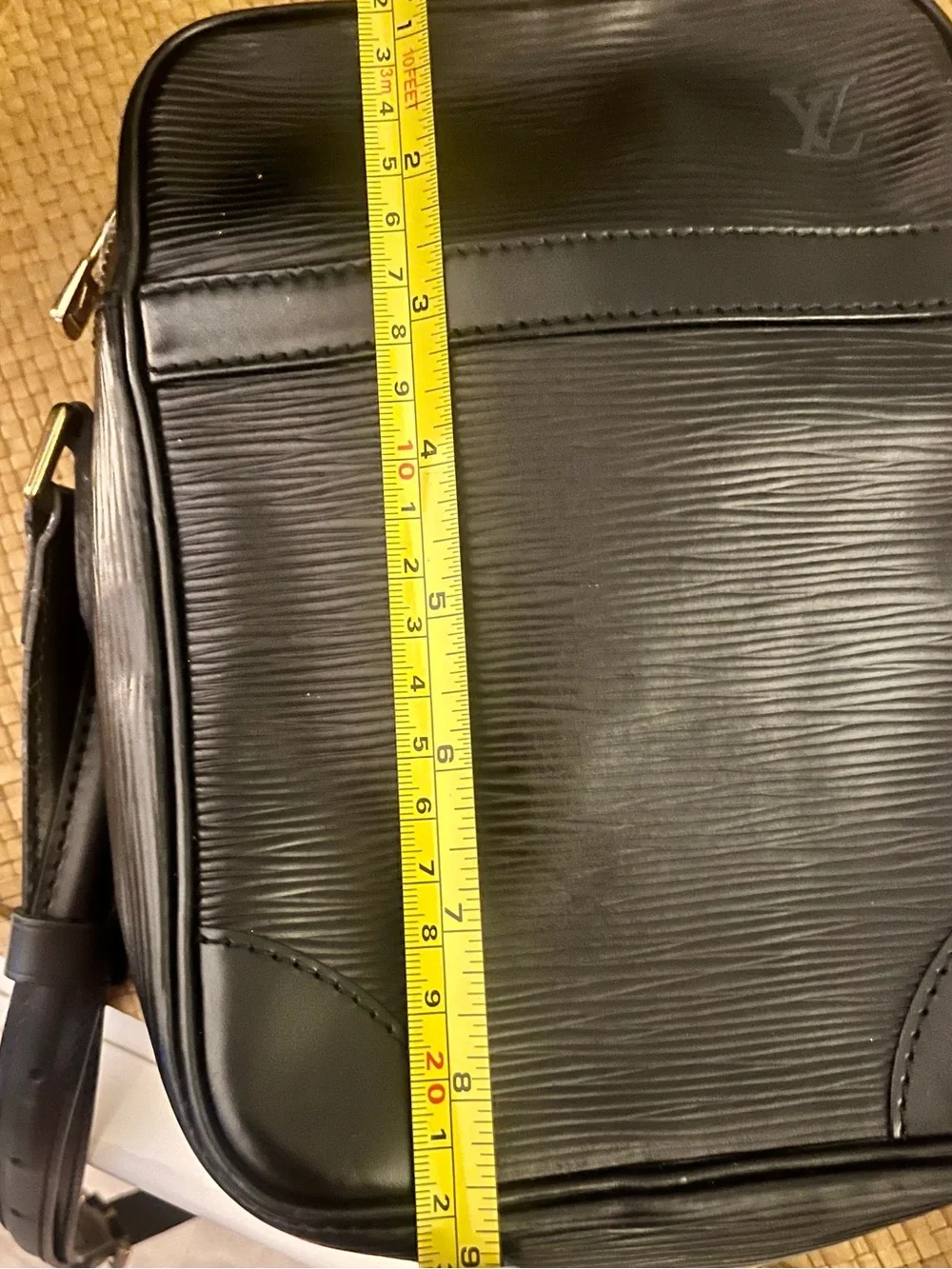 GUC Louis Vuitton Epi Danube Shoulder Bag Crossbody Bag Noir